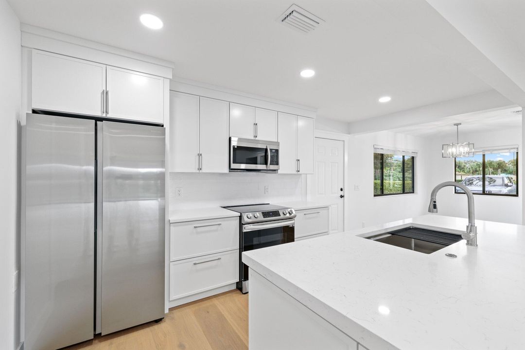 For Sale: $749,000 (2 beds, 2 baths, 1709 Square Feet)