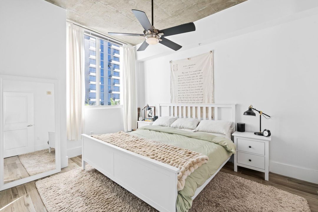 Active With Contract: $399,900 (2 beds, 2 baths, 1222 Square Feet)