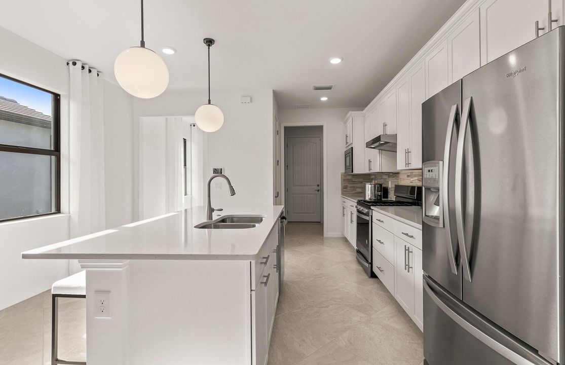 For Sale: $464,110 (2 beds, 2 baths, 1655 Square Feet)