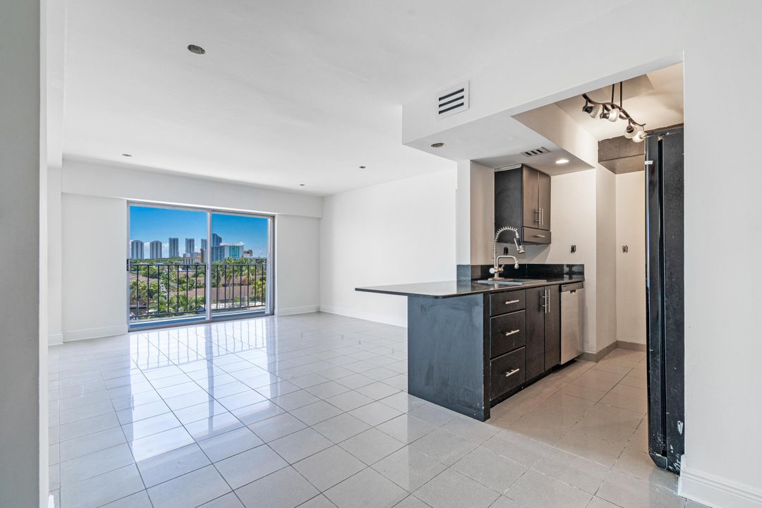 For Sale: $276,950 (2 beds, 2 baths, 1190 Square Feet)