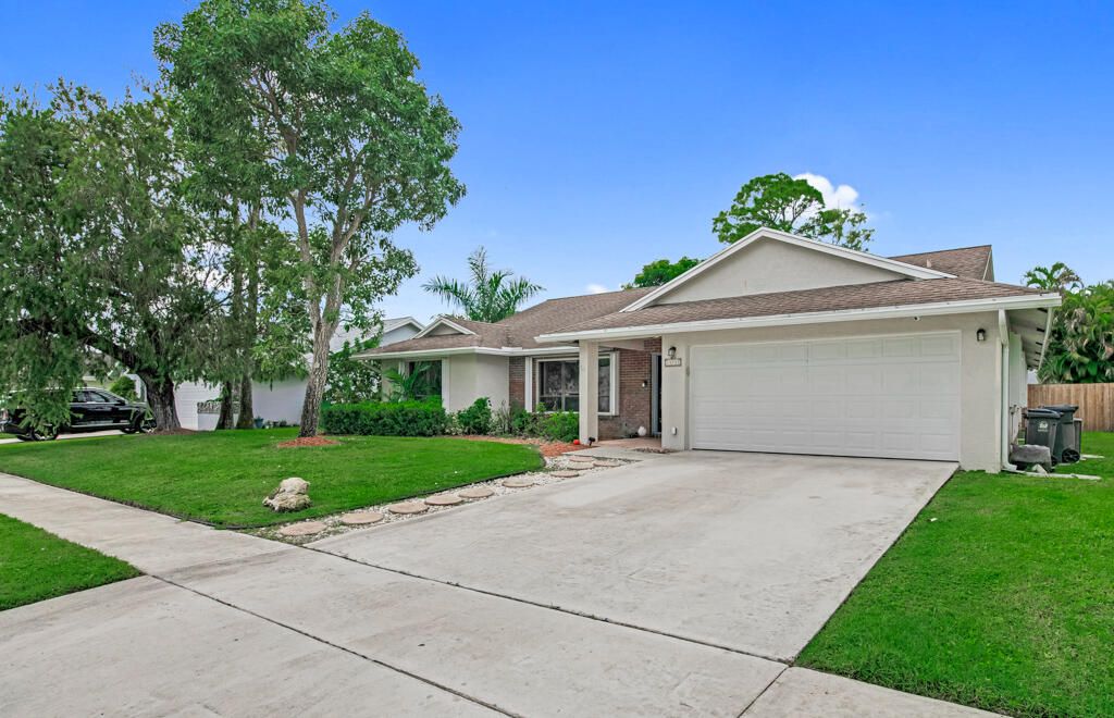 Active With Contract: $579,900 (3 beds, 2 baths, 2074 Square Feet)