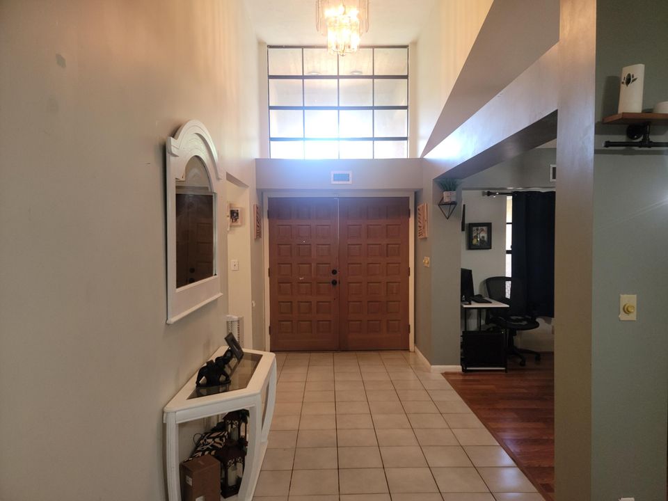 For Sale: $399,900 (3 beds, 2 baths, 1915 Square Feet)