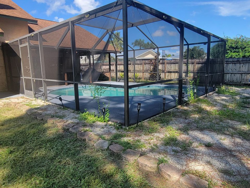 For Sale: $399,900 (3 beds, 2 baths, 1915 Square Feet)