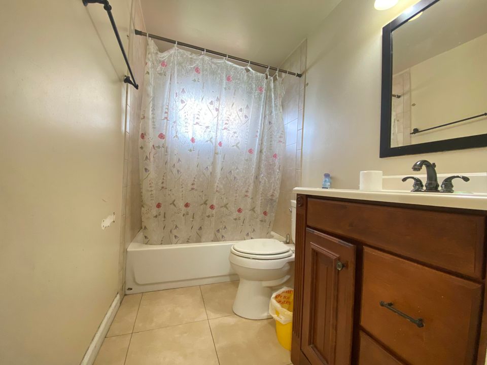 For Sale: $299,000 (2 beds, 2 baths, 1068 Square Feet)