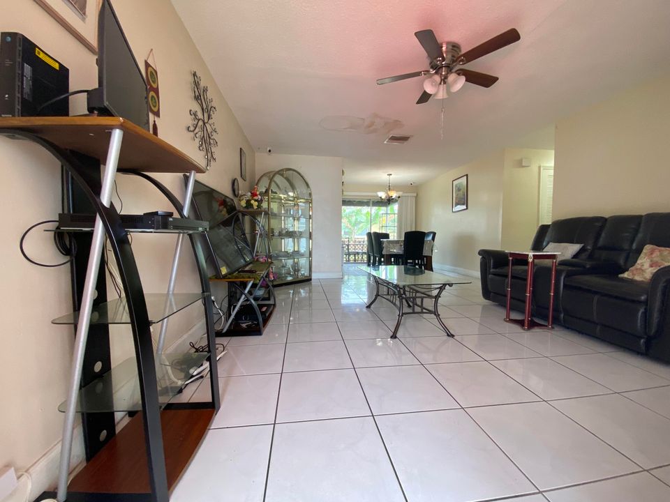 For Sale: $299,000 (2 beds, 2 baths, 1068 Square Feet)