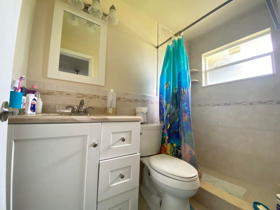 For Sale: $299,000 (2 beds, 2 baths, 1068 Square Feet)