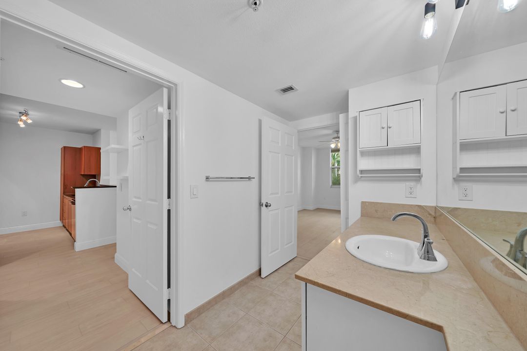 For Sale: $389,000 (1 beds, 1 baths, 782 Square Feet)