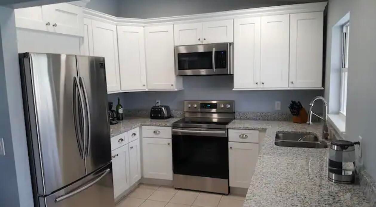 For Sale: $329,900 (2 beds, 2 baths, 1147 Square Feet)