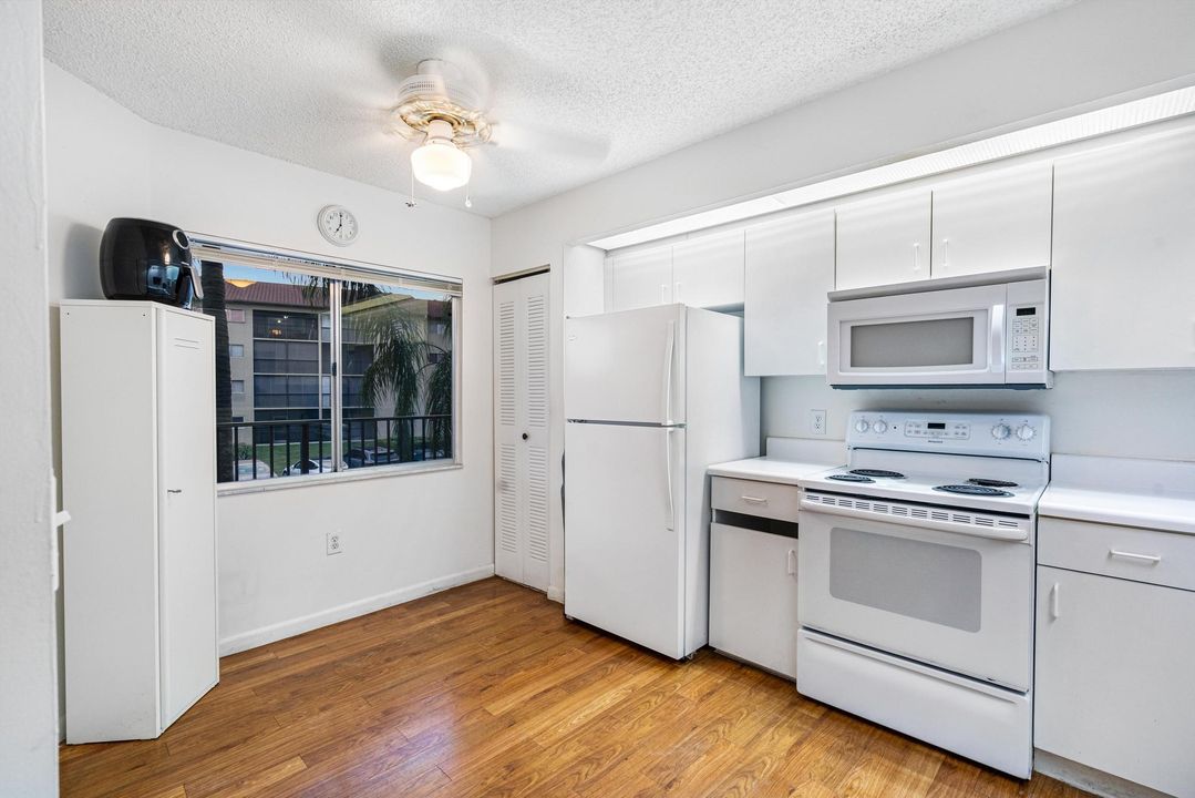 For Rent: $1,800 (2 beds, 2 baths, 1207 Square Feet)