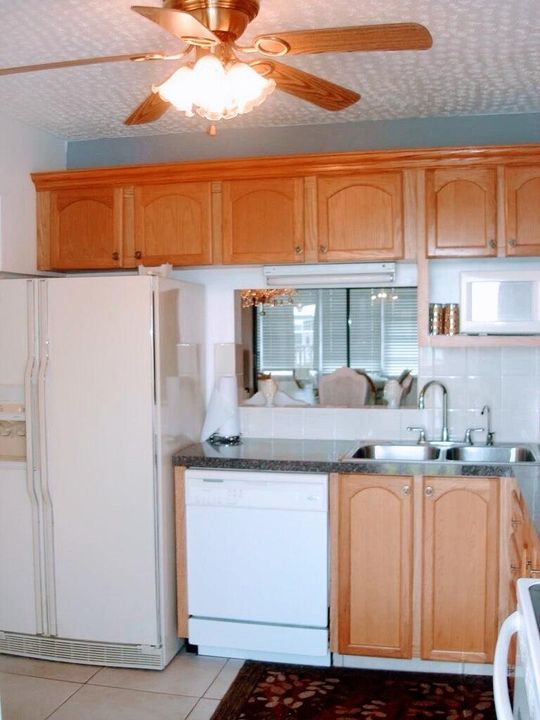 For Sale: $114,000 (1 beds, 1 baths, 783 Square Feet)