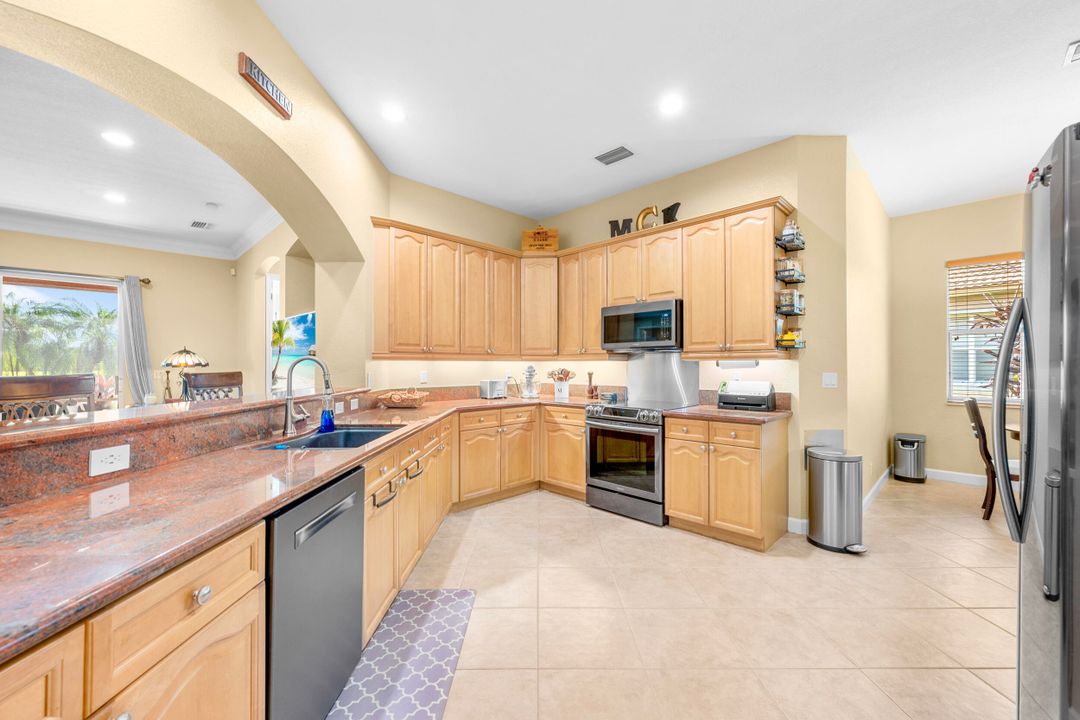 For Sale: $489,500 (3 beds, 2 baths, 2241 Square Feet)