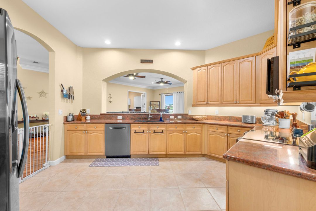 For Sale: $489,500 (3 beds, 2 baths, 2241 Square Feet)