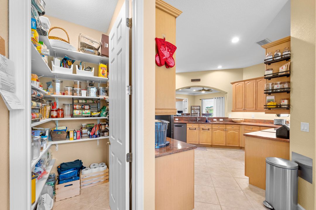 For Sale: $489,500 (3 beds, 2 baths, 2241 Square Feet)