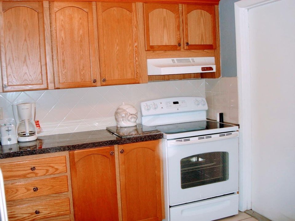 For Sale: $114,000 (1 beds, 1 baths, 783 Square Feet)