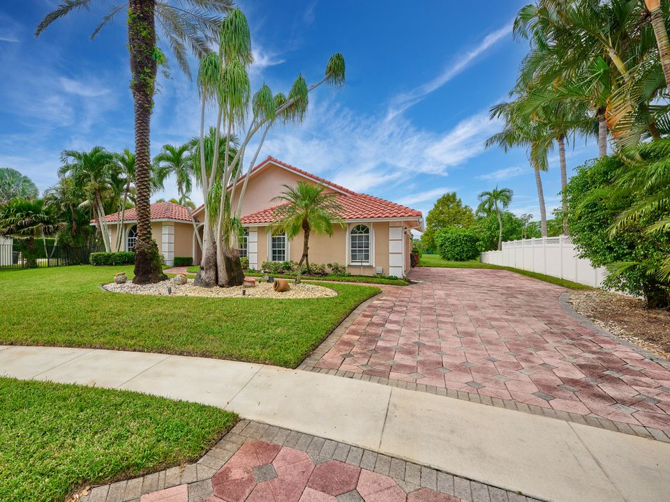 For Sale: $1,150,000 (3 beds, 3 baths, 2369 Square Feet)