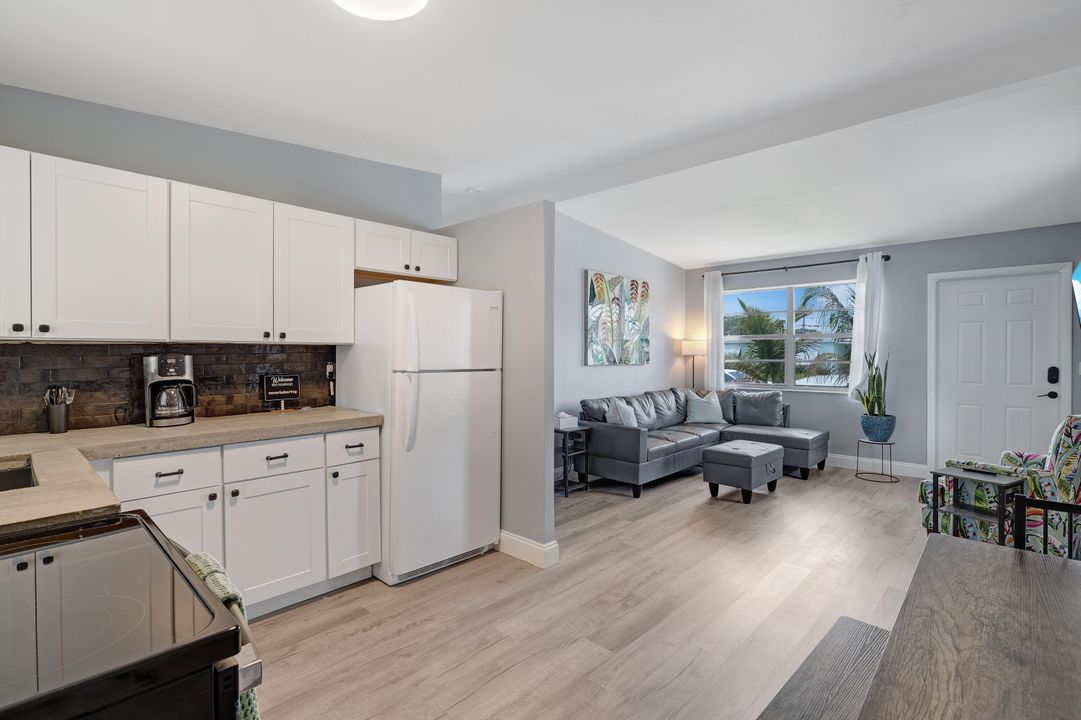 Active With Contract: $389,000 (2 beds, 1 baths, 744 Square Feet)