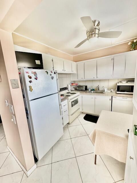 For Sale: $115,000 (2 beds, 1 baths, 835 Square Feet)