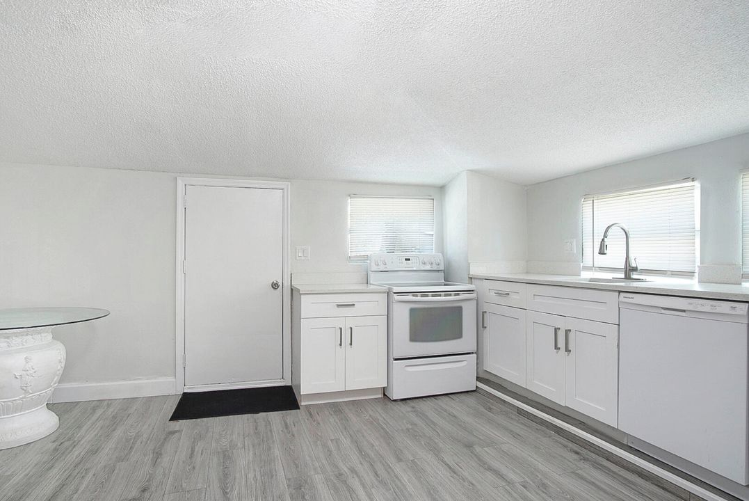 For Sale: $219,000 (3 beds, 1 baths, 1040 Square Feet)