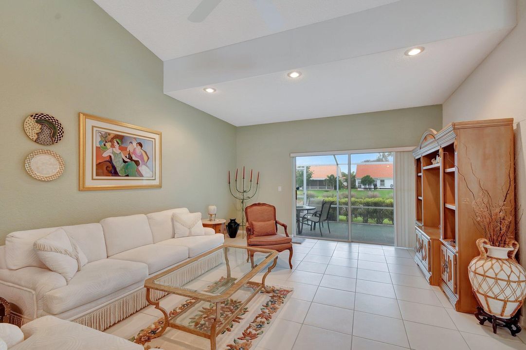 Active With Contract: $425,000 (3 beds, 2 baths, 1463 Square Feet)