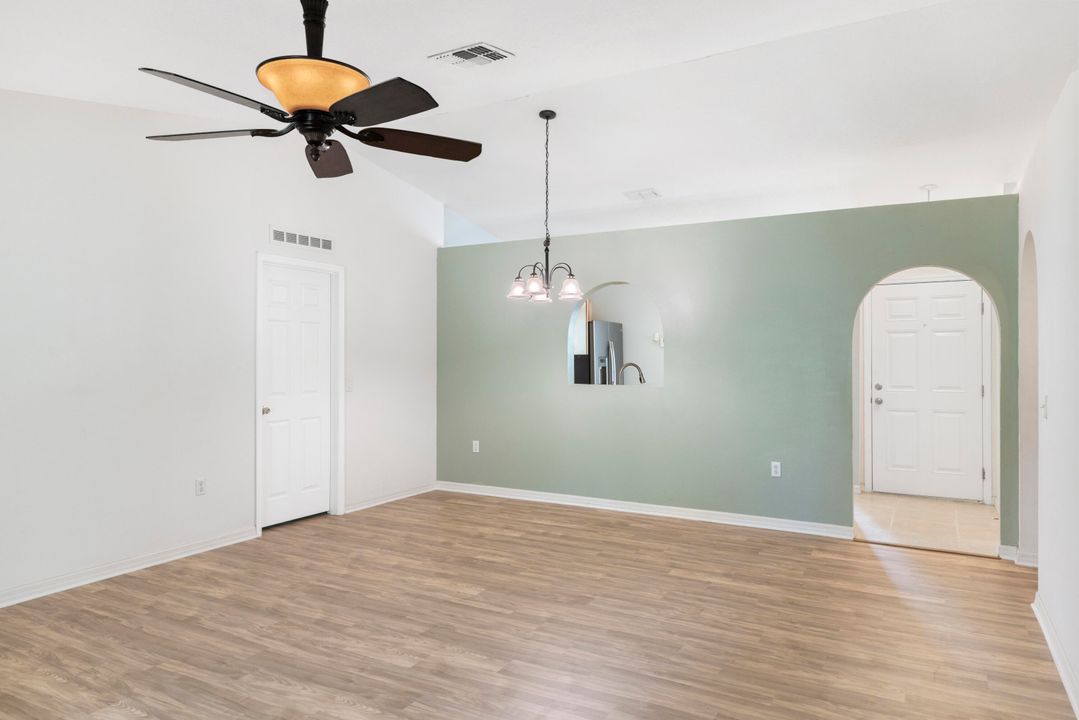 For Sale: $310,000 (3 beds, 2 baths, 1264 Square Feet)