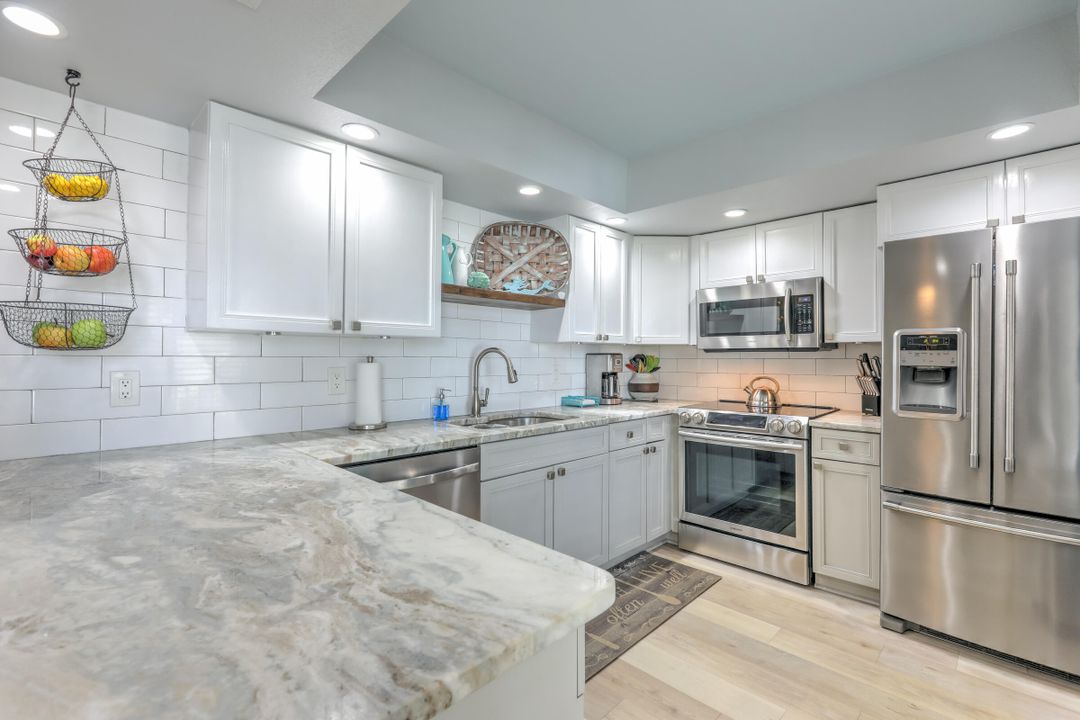 For Sale: $379,900 (2 beds, 2 baths, 1184 Square Feet)