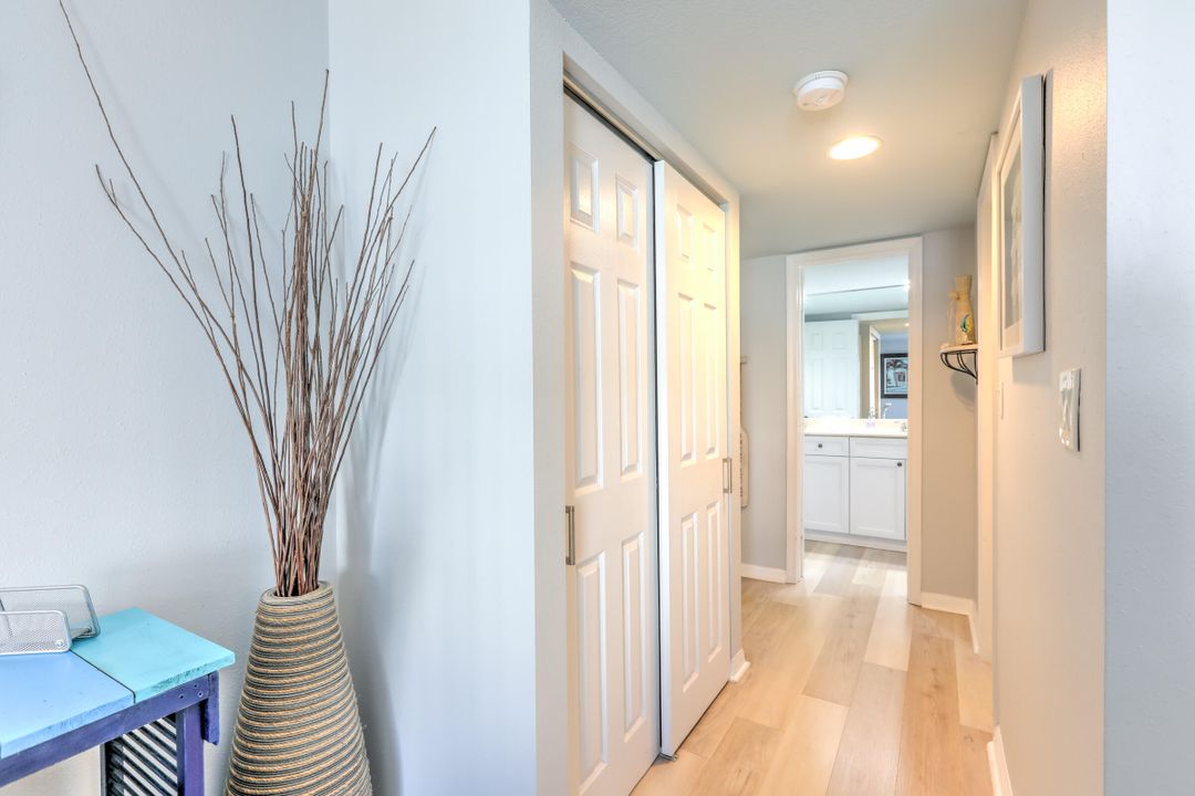 For Sale: $379,900 (2 beds, 2 baths, 1184 Square Feet)