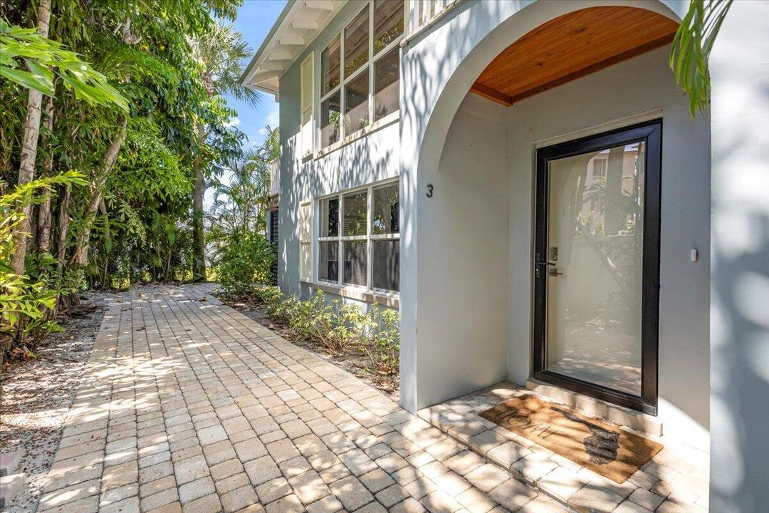 En Venta: $725,000 (2 camas, 2 baños, 1300 Pies cuadrados)