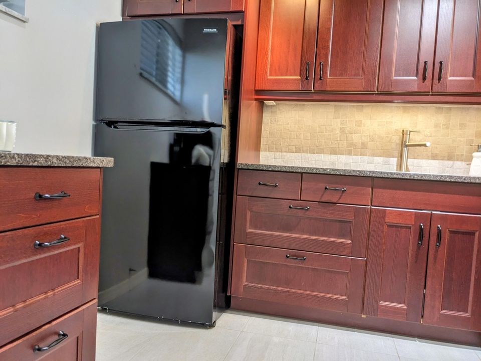 For Sale: $85,000 (1 beds, 1 baths, 744 Square Feet)