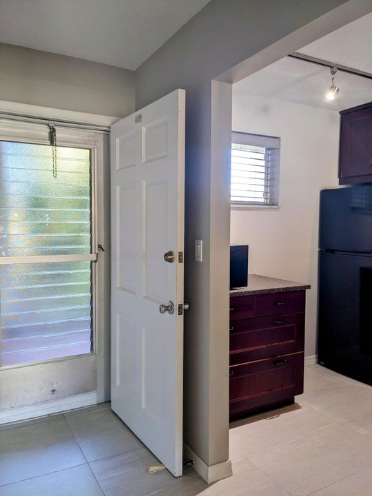 For Sale: $85,000 (1 beds, 1 baths, 744 Square Feet)