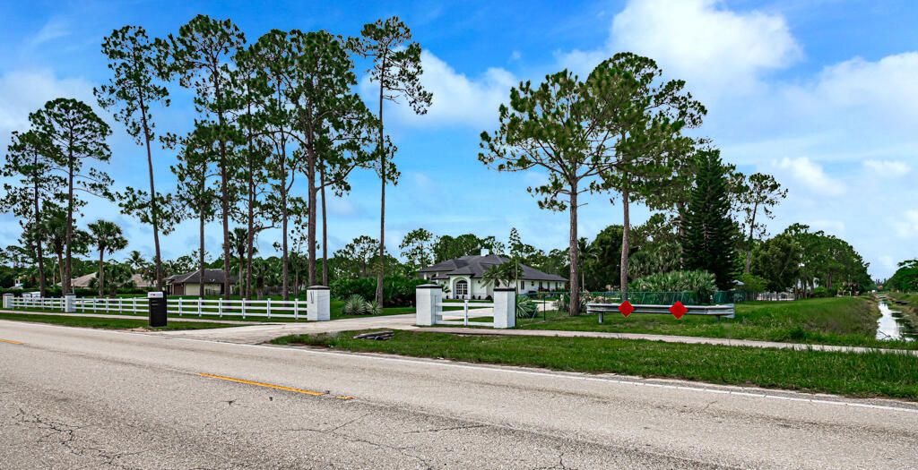 For Sale: $959,000 (4 beds, 2 baths, 2597 Square Feet)