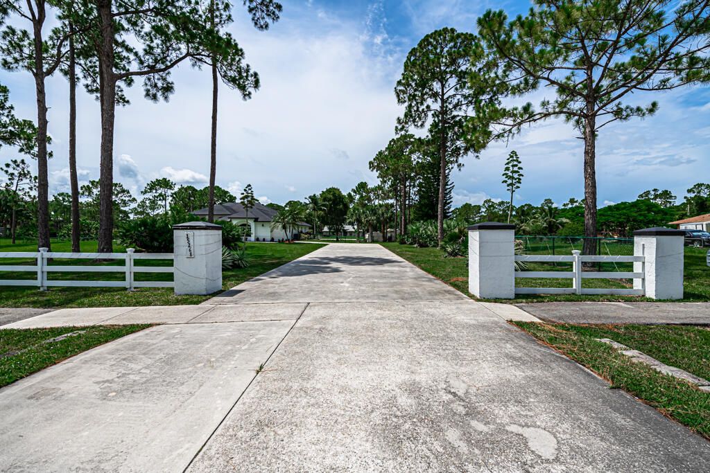 For Sale: $959,000 (4 beds, 2 baths, 2597 Square Feet)