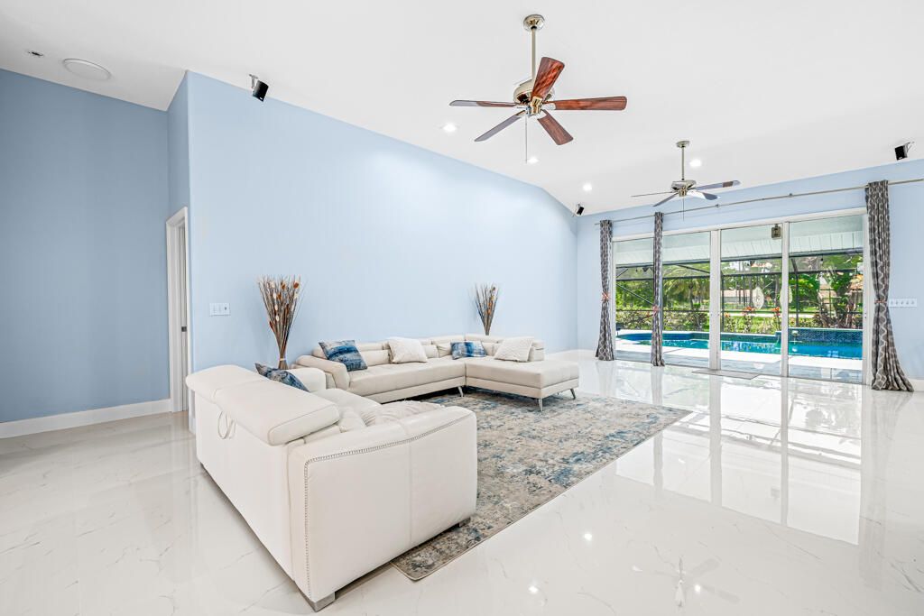 For Sale: $959,000 (4 beds, 2 baths, 2597 Square Feet)