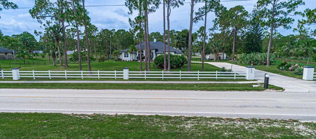 For Sale: $959,000 (4 beds, 2 baths, 2597 Square Feet)