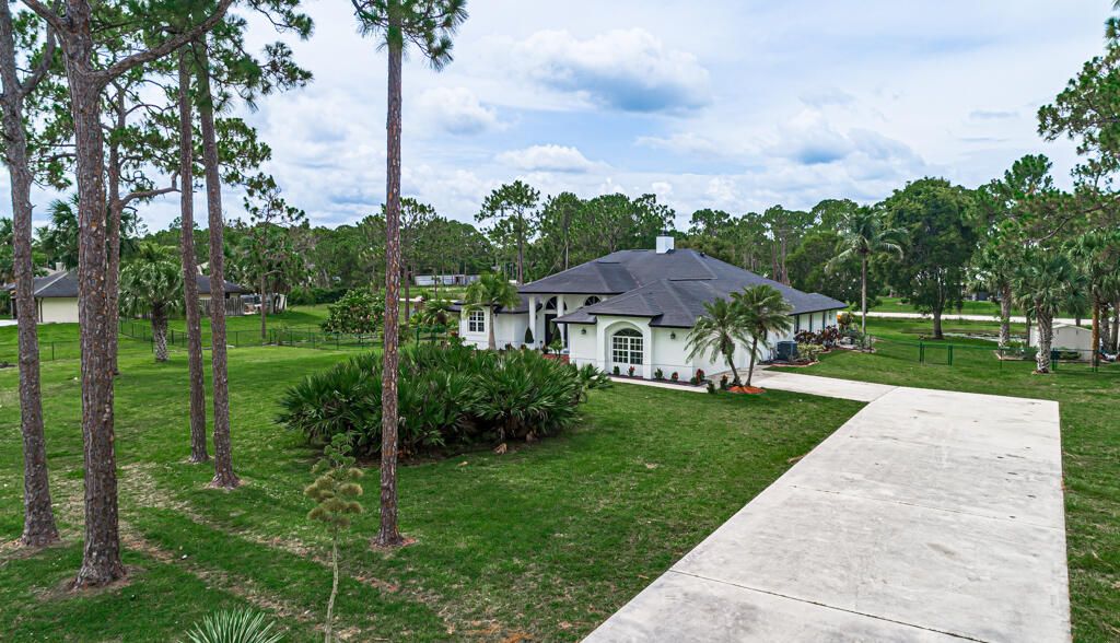 For Sale: $959,000 (4 beds, 2 baths, 2597 Square Feet)