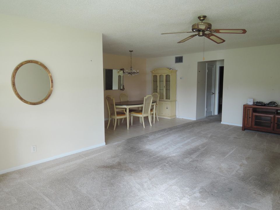 For Sale: $108,900 (1 beds, 1 baths, 946 Square Feet)