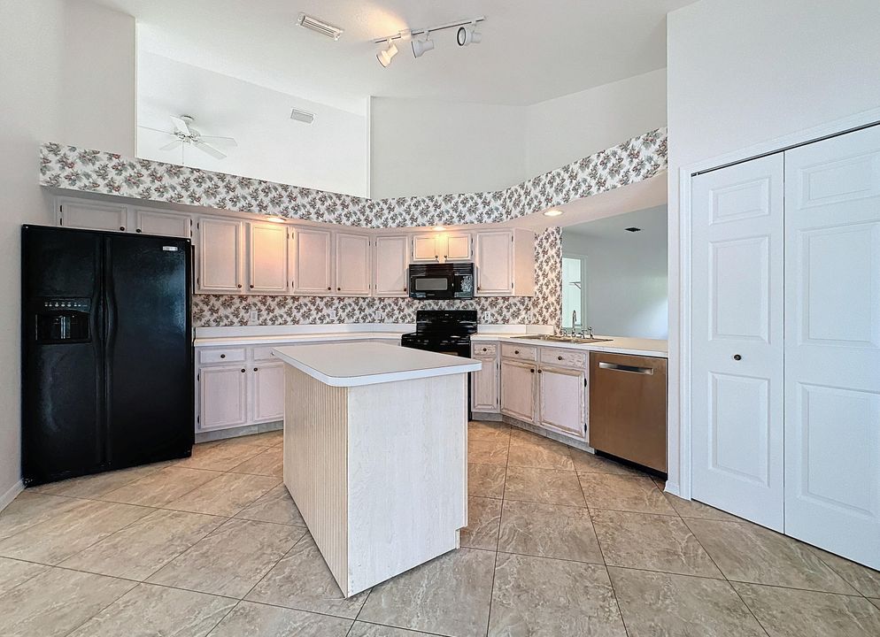 For Sale: $529,900 (4 beds, 2 baths, 2253 Square Feet)