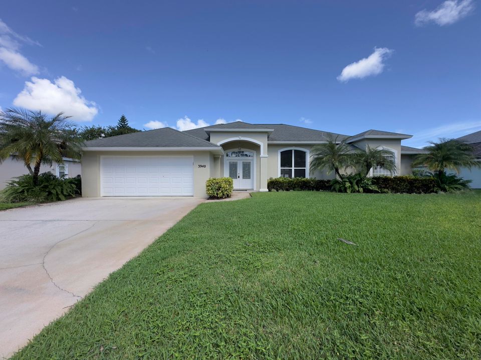 For Sale: $529,900 (4 beds, 2 baths, 2253 Square Feet)