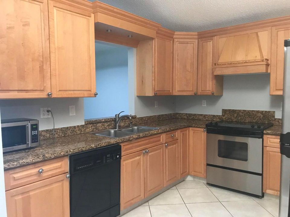 For Rent: $3,000 (3 beds, 2 baths, 1416 Square Feet)