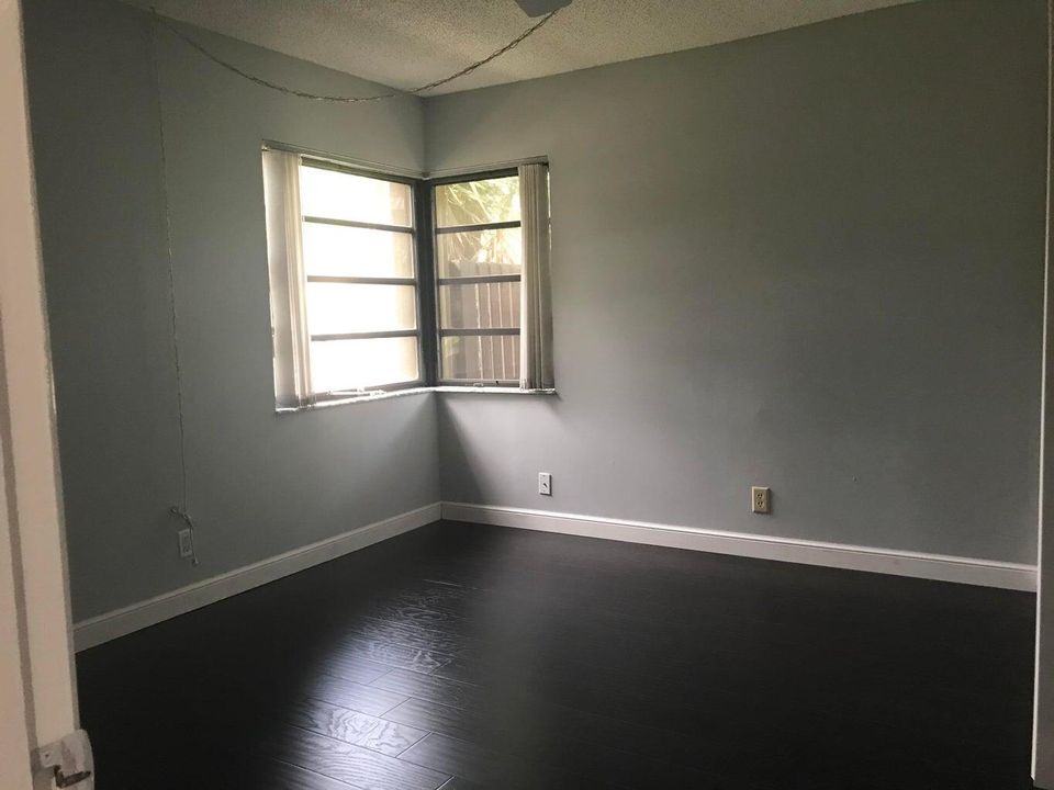 For Rent: $3,000 (3 beds, 2 baths, 1416 Square Feet)