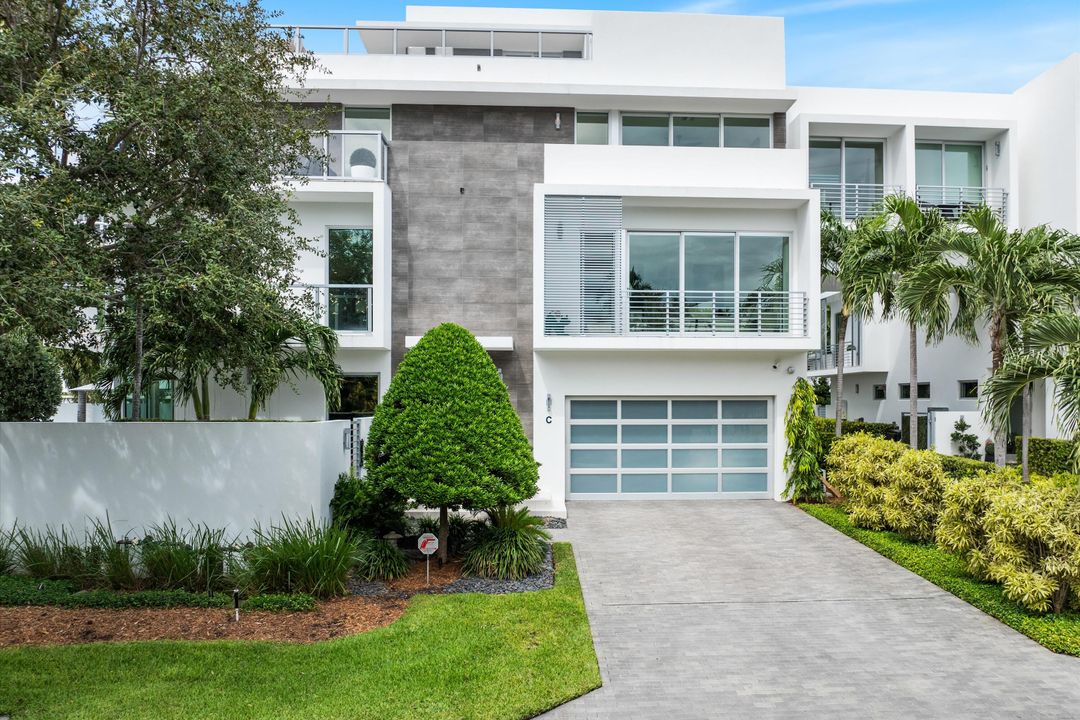 Active With Contract: $6,295,000 (4 beds, 4 baths, 3845 Square Feet)