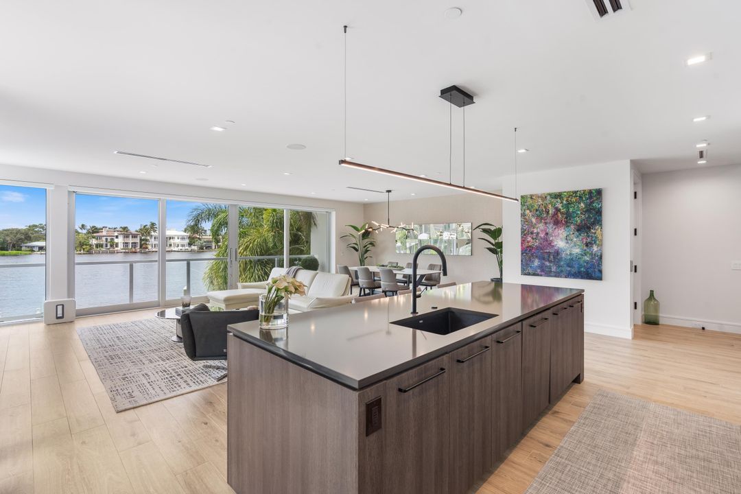 Active With Contract: $6,295,000 (4 beds, 4 baths, 3845 Square Feet)