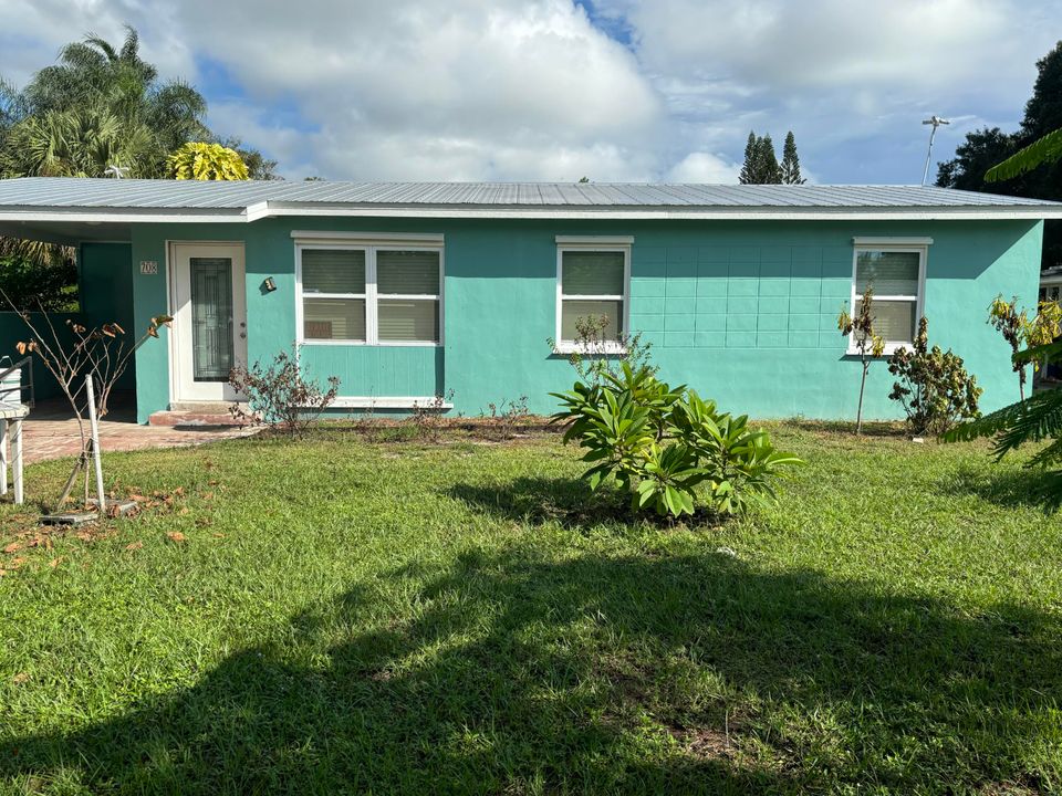 For Sale: $269,900 (3 beds, 2 baths, 1092 Square Feet)