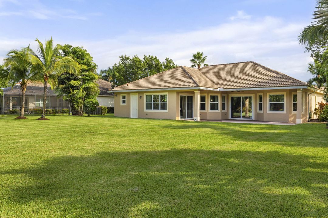 For Sale: $998,000 (4 beds, 3 baths, 2556 Square Feet)