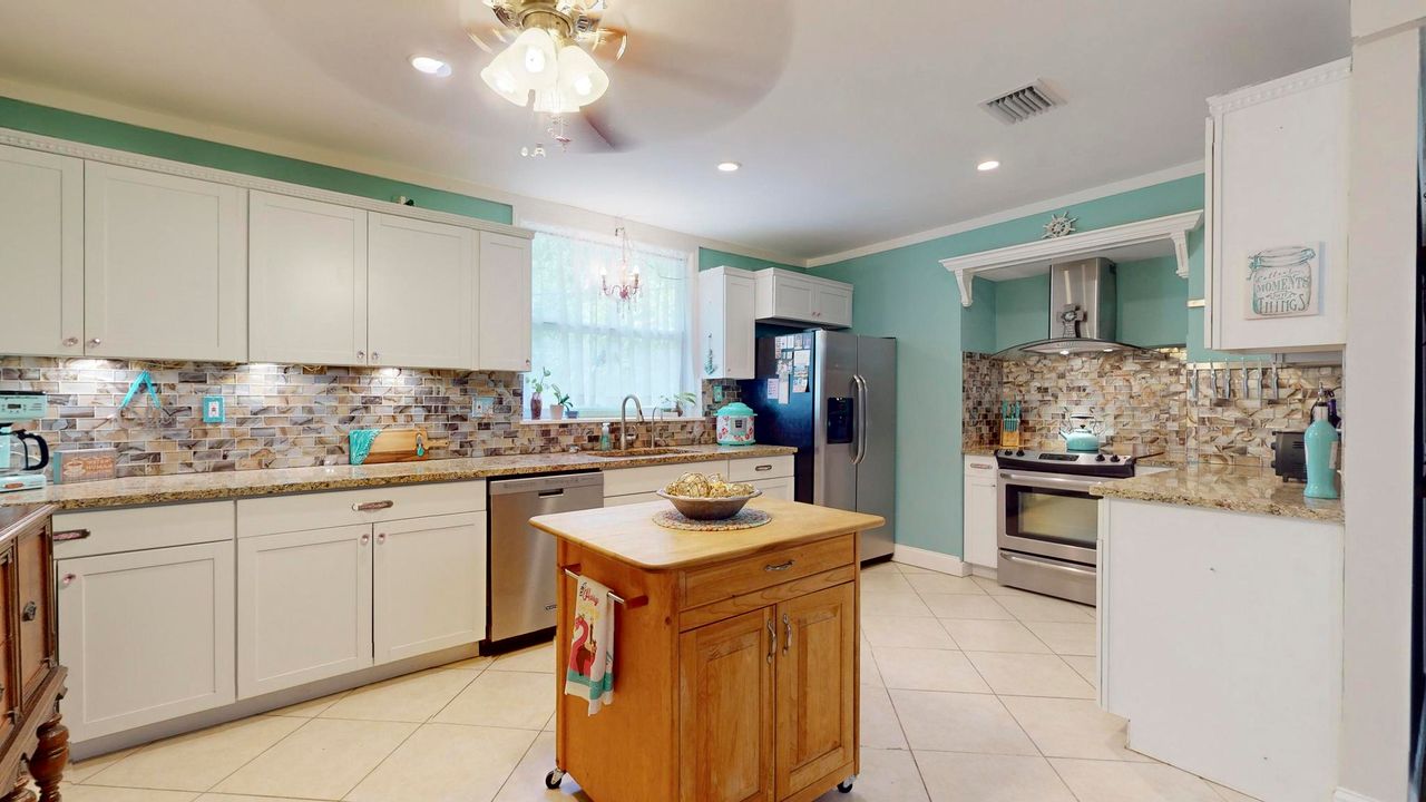 For Sale: $434,500 (3 beds, 2 baths, 1758 Square Feet)