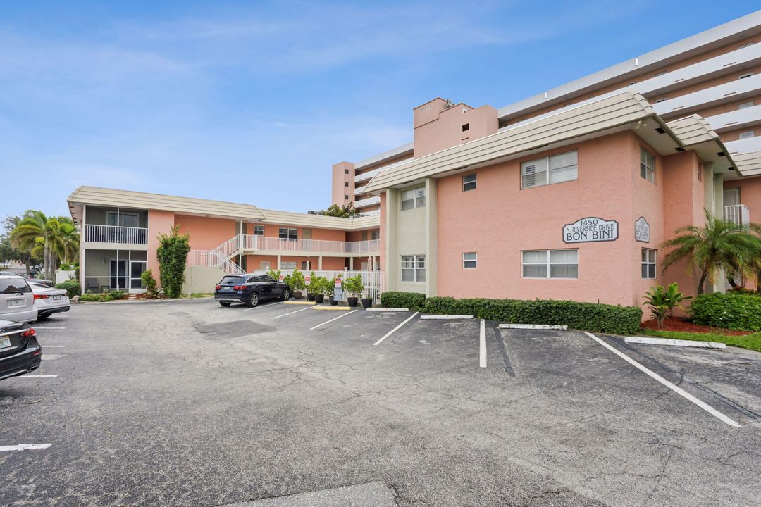 Active With Contract: $225,000 (1 beds, 1 baths, 792 Square Feet)