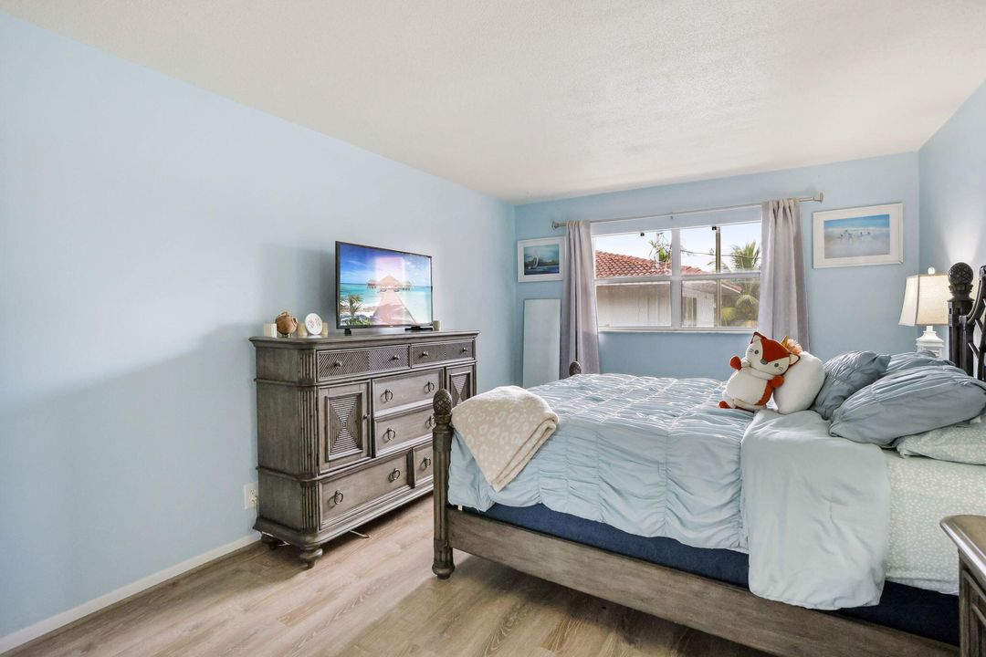 Active With Contract: $225,000 (1 beds, 1 baths, 792 Square Feet)