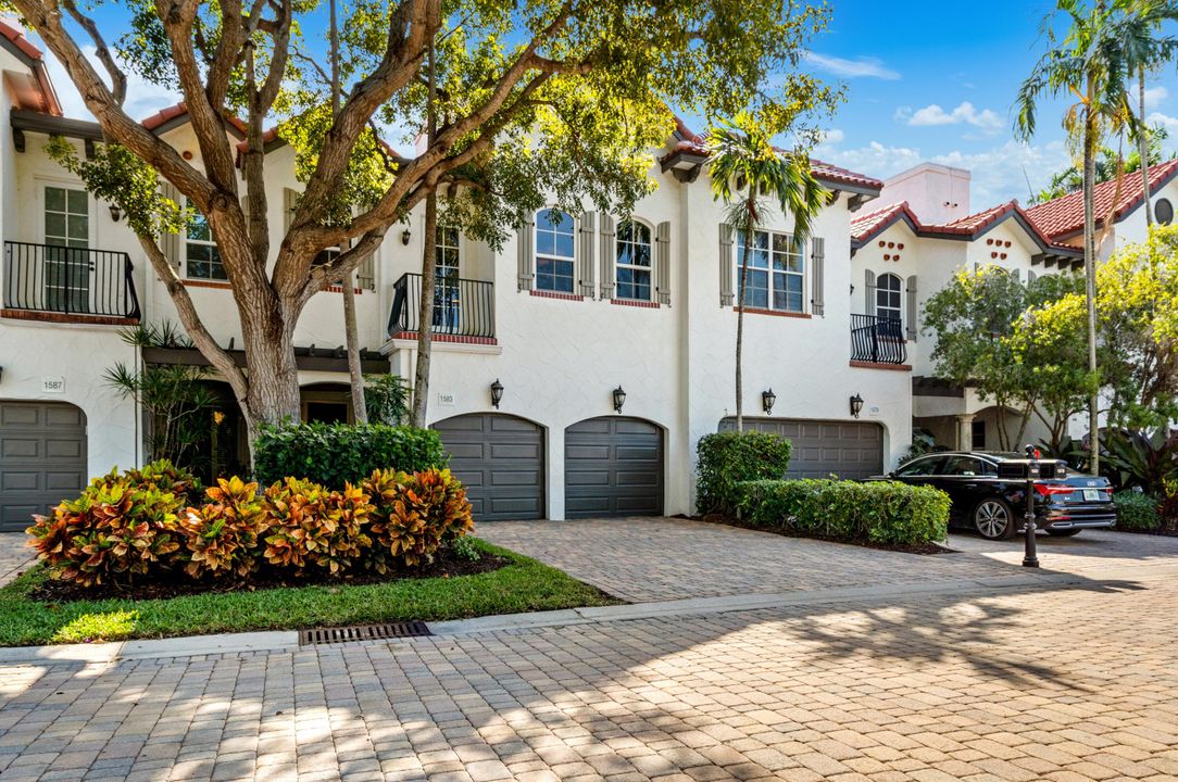 For Sale: $3,395,000 (3 beds, 2 baths, 3317 Square Feet)