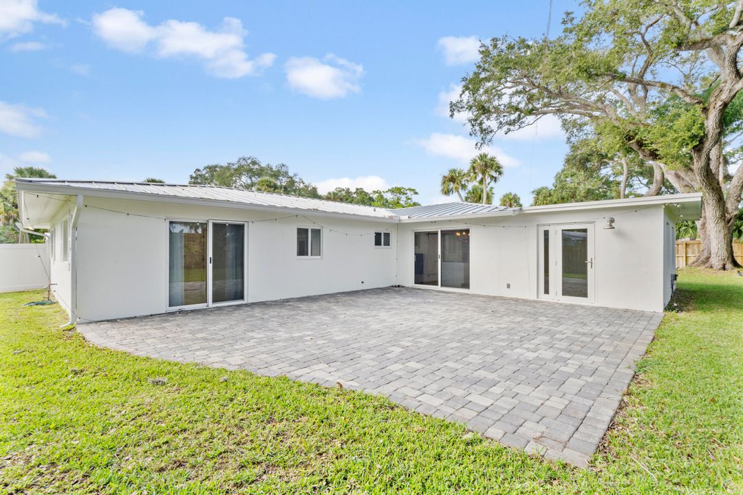 For Sale: $795,000 (4 beds, 2 baths, 2122 Square Feet)