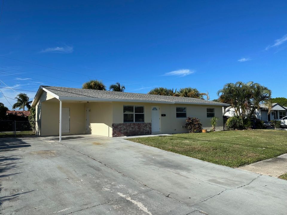 Active With Contract: $2,600 (4 beds, 2 baths, 1652 Square Feet)