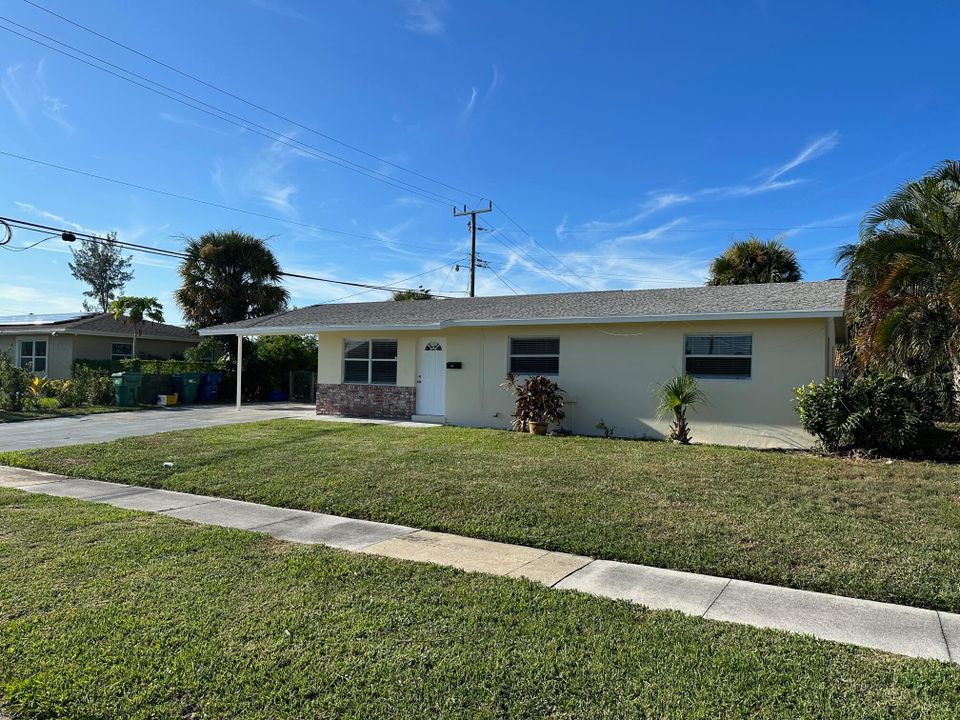 Active With Contract: $2,600 (4 beds, 2 baths, 1652 Square Feet)